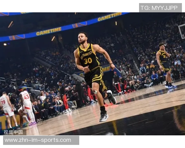 里德表现低迷全场仅得6分9板三分球命中率惨淡 里德表现低迷全场仅得6分9板三分球命中率惨淡