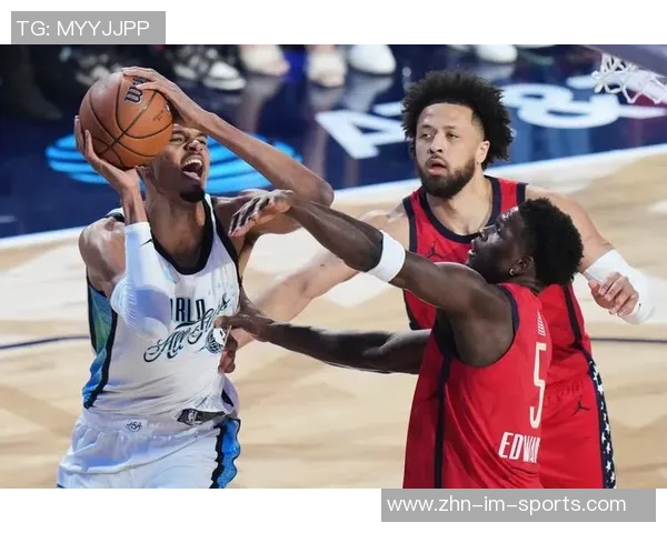 文班亚马盛赞克劳福德称其为最爱球员之一并赞扬其导师角色 文班亚马盛赞克劳福德称其为最爱球员之一并赞扬其导师角色